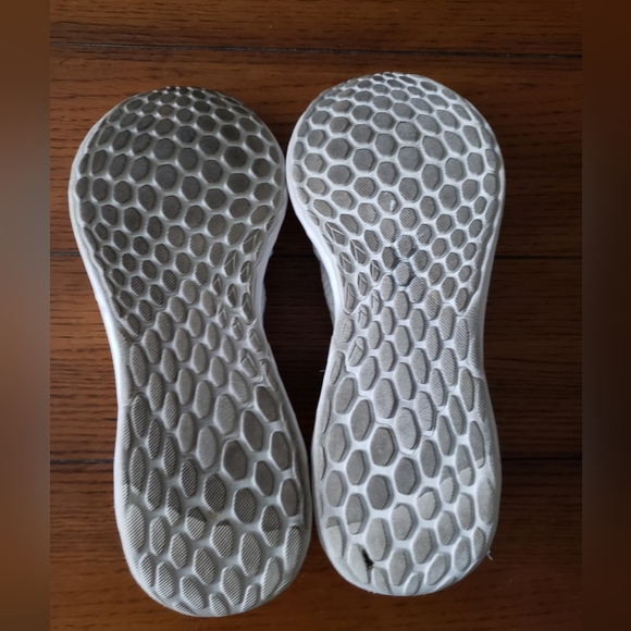 EUC New Balance Women's Fresh Foam Tempo V1 Running Shoe - Picture 7 of 11